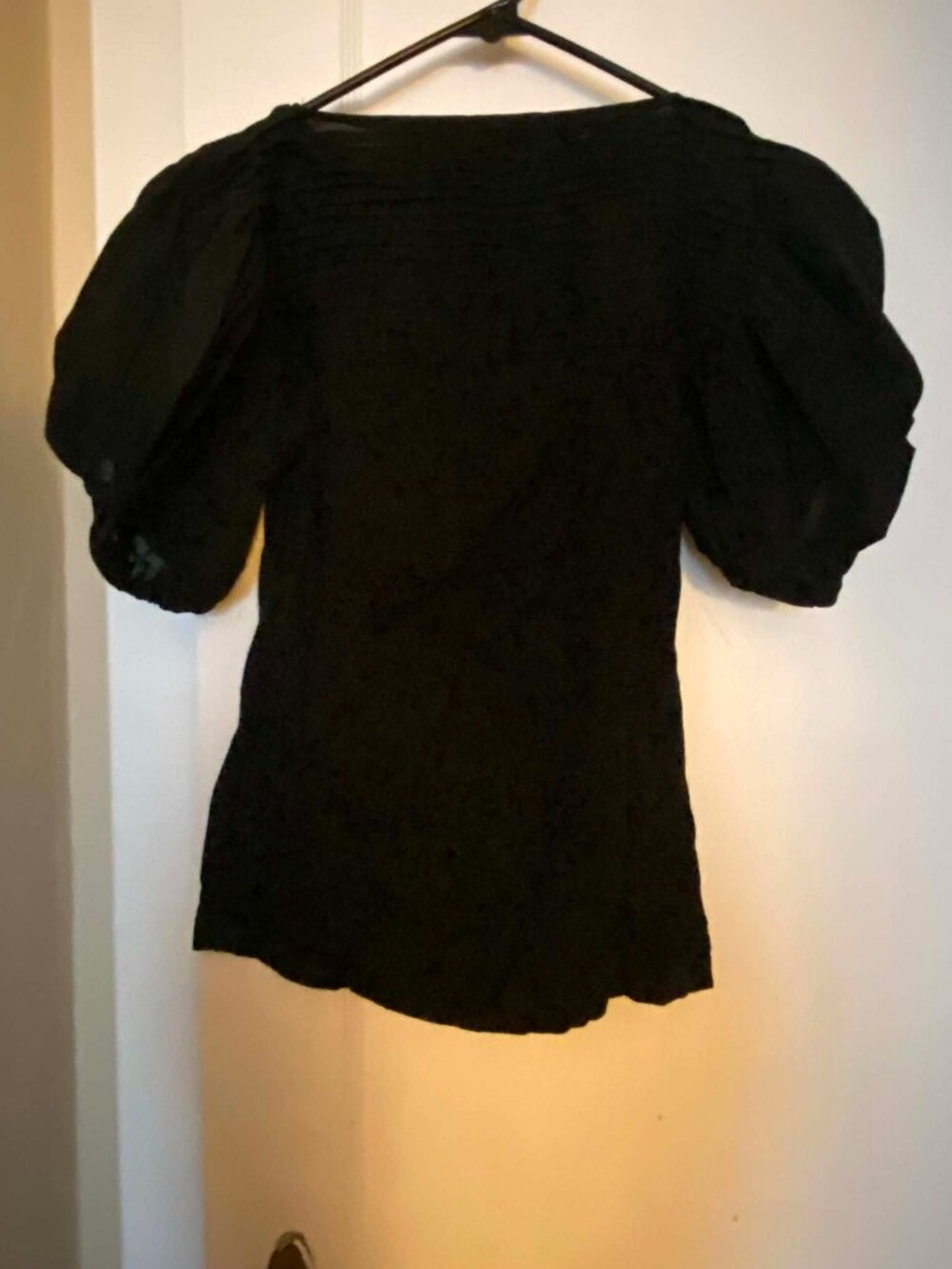 BCBG Maxazria puff sleeved black 100% cotton adorable shirt